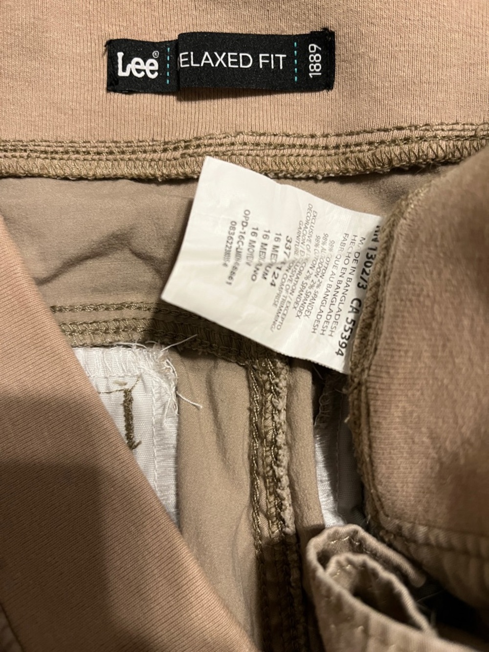 Women’s Lee Cargo Capri pants in Khaki - Picture 2 of 4